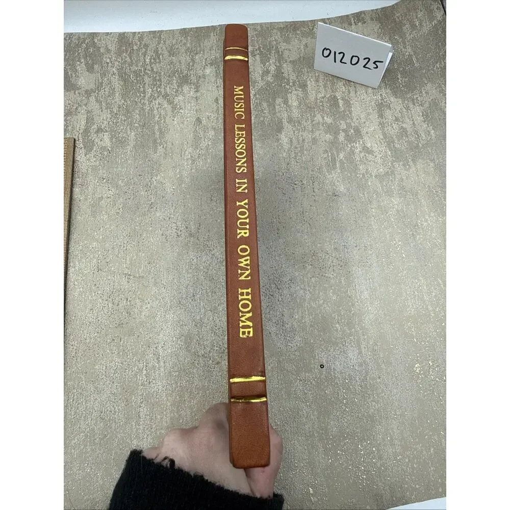Music Lessons In Your Own Home : For Beginners Or Advanced Pupil [Leather Bound]